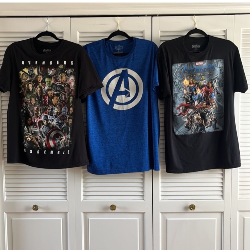 Avengers t-shirt bundle. Black shirts sz L 100% cotton. Blue XL perf fabric